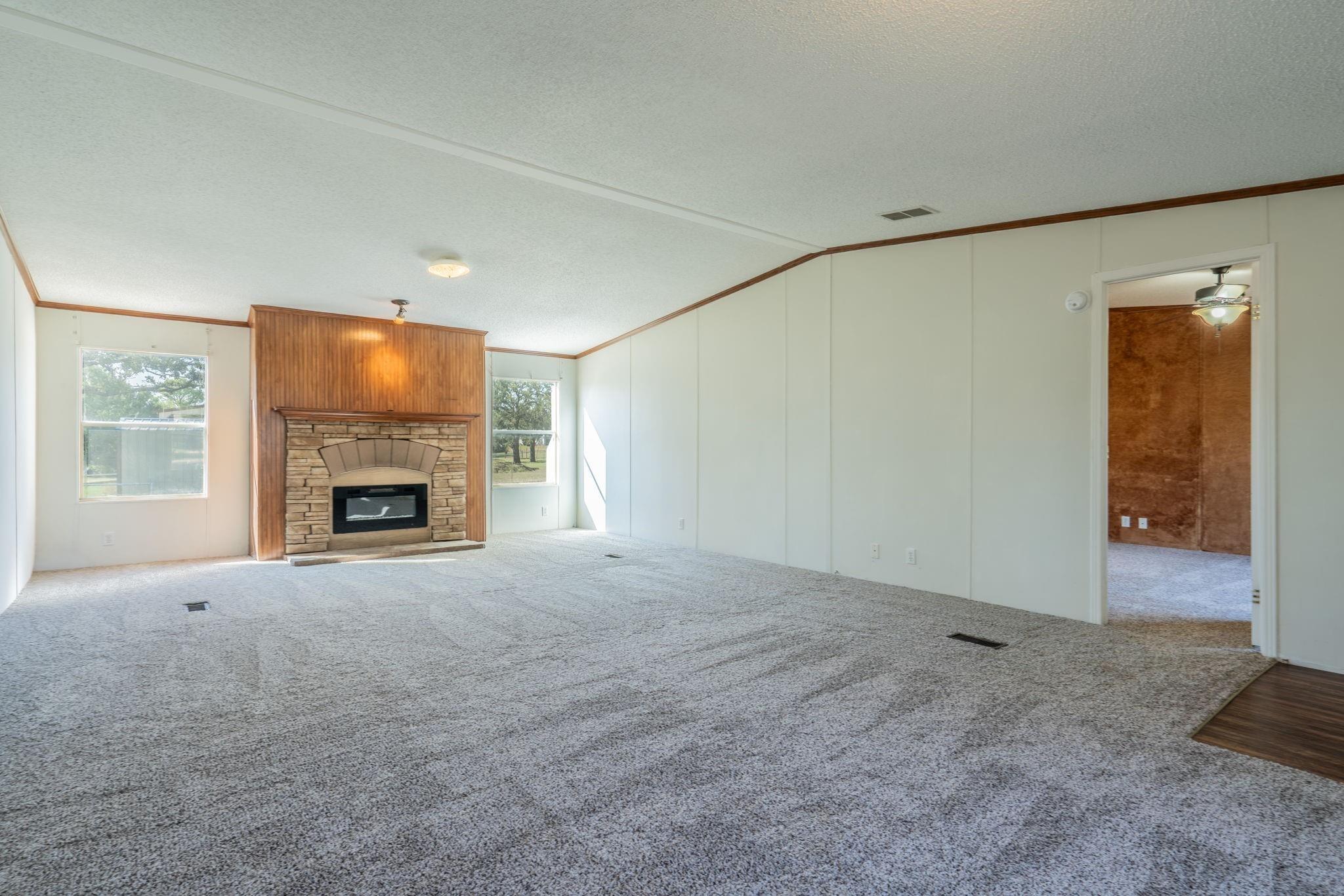 Hill Top Ct, Springtown, TX 76082