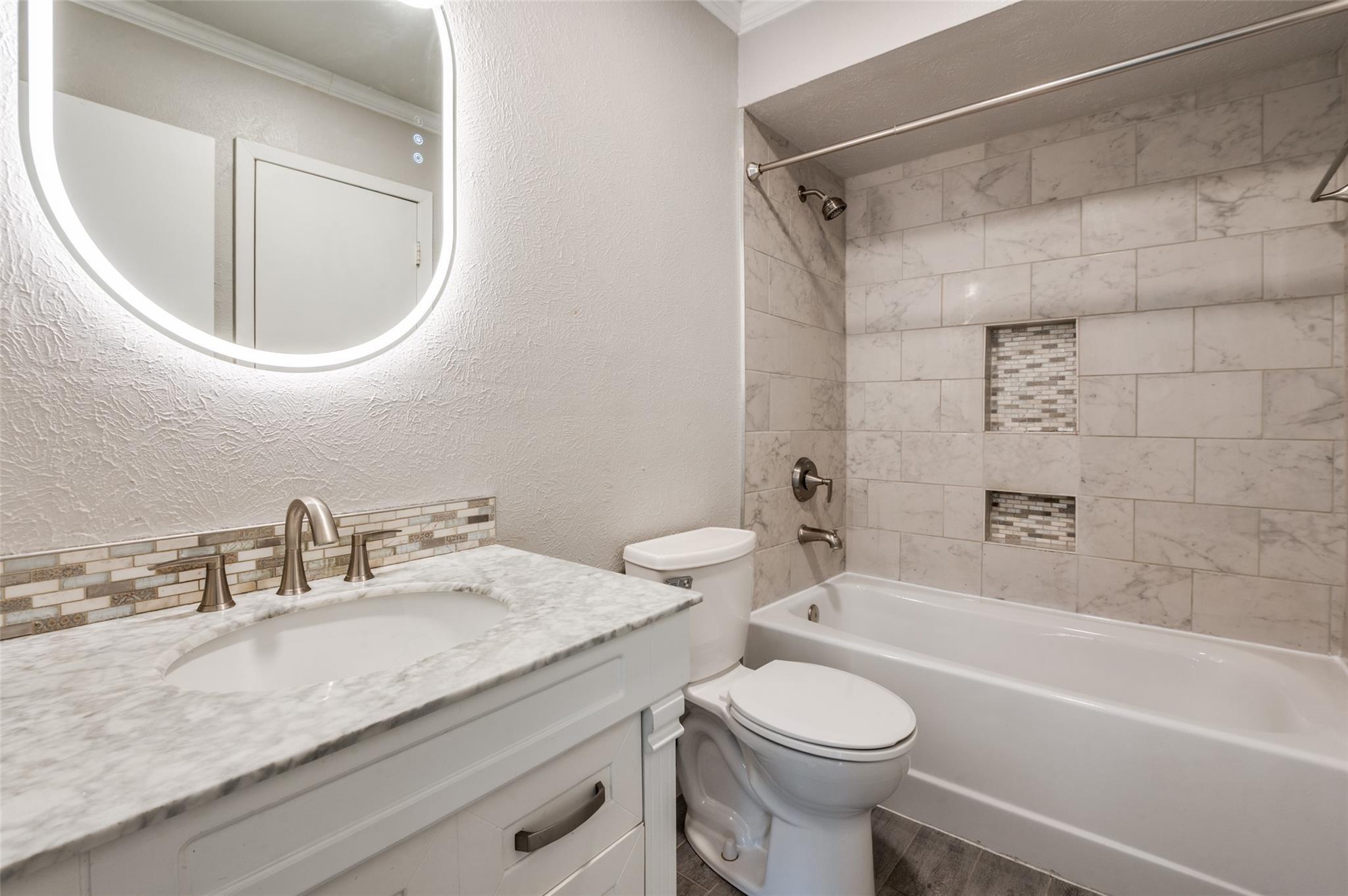 Via Los Altos, Carrollton, TX 75006