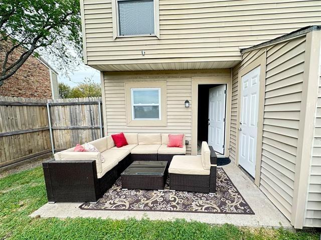 Olde Village Ct, Dallas, TX 75227