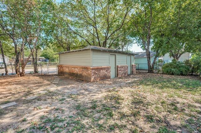 Valentine St, Fort Worth, TX 76107