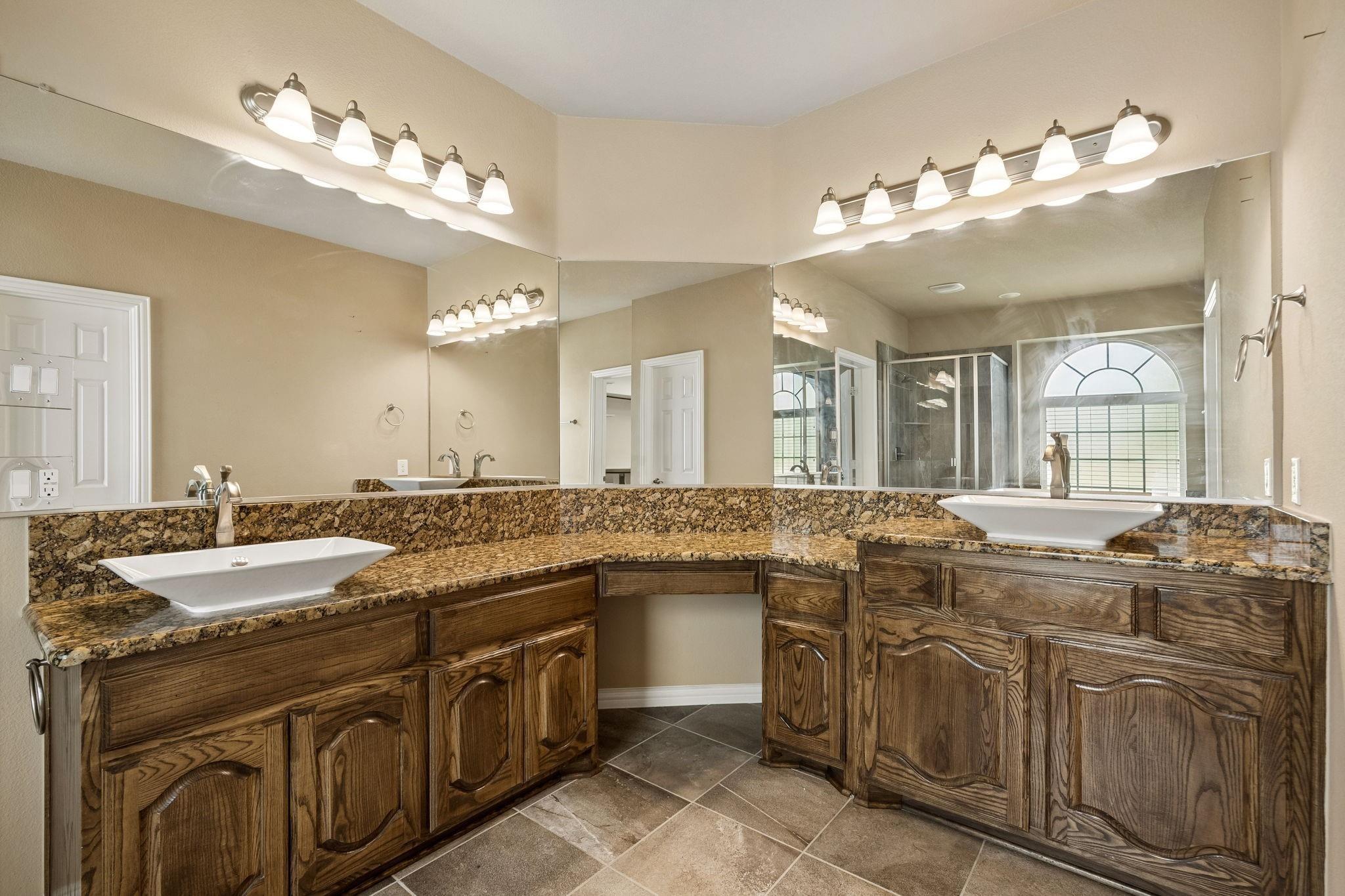 Spruce St, Red Oak, TX 75154