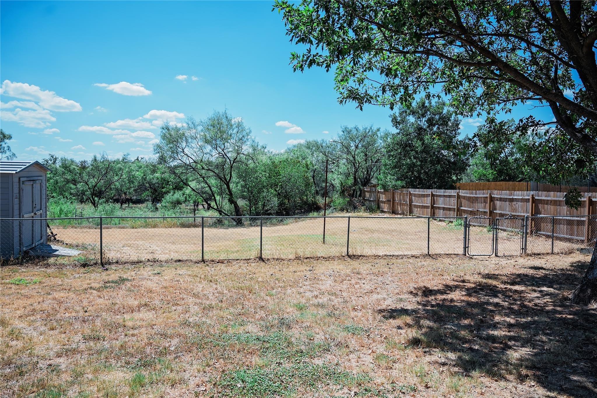 W Conner St, Eastland, TX 76448