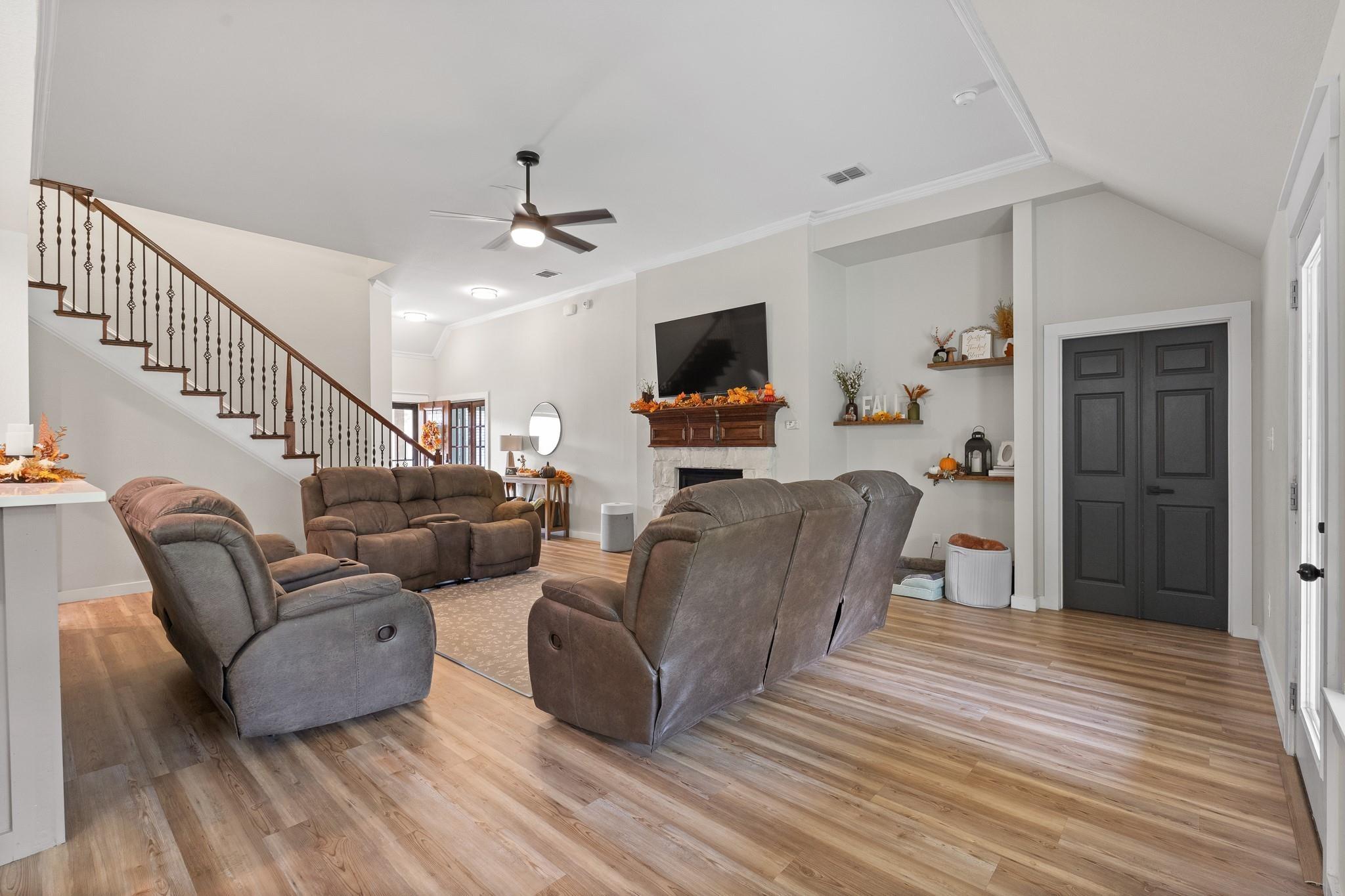 Shoreline Dr, Burleson, TX 76028