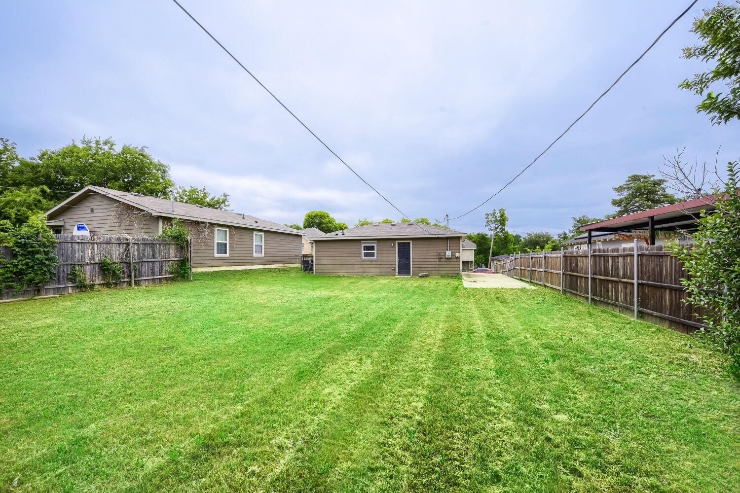 E Powell Ave, Fort Worth, TX 76104