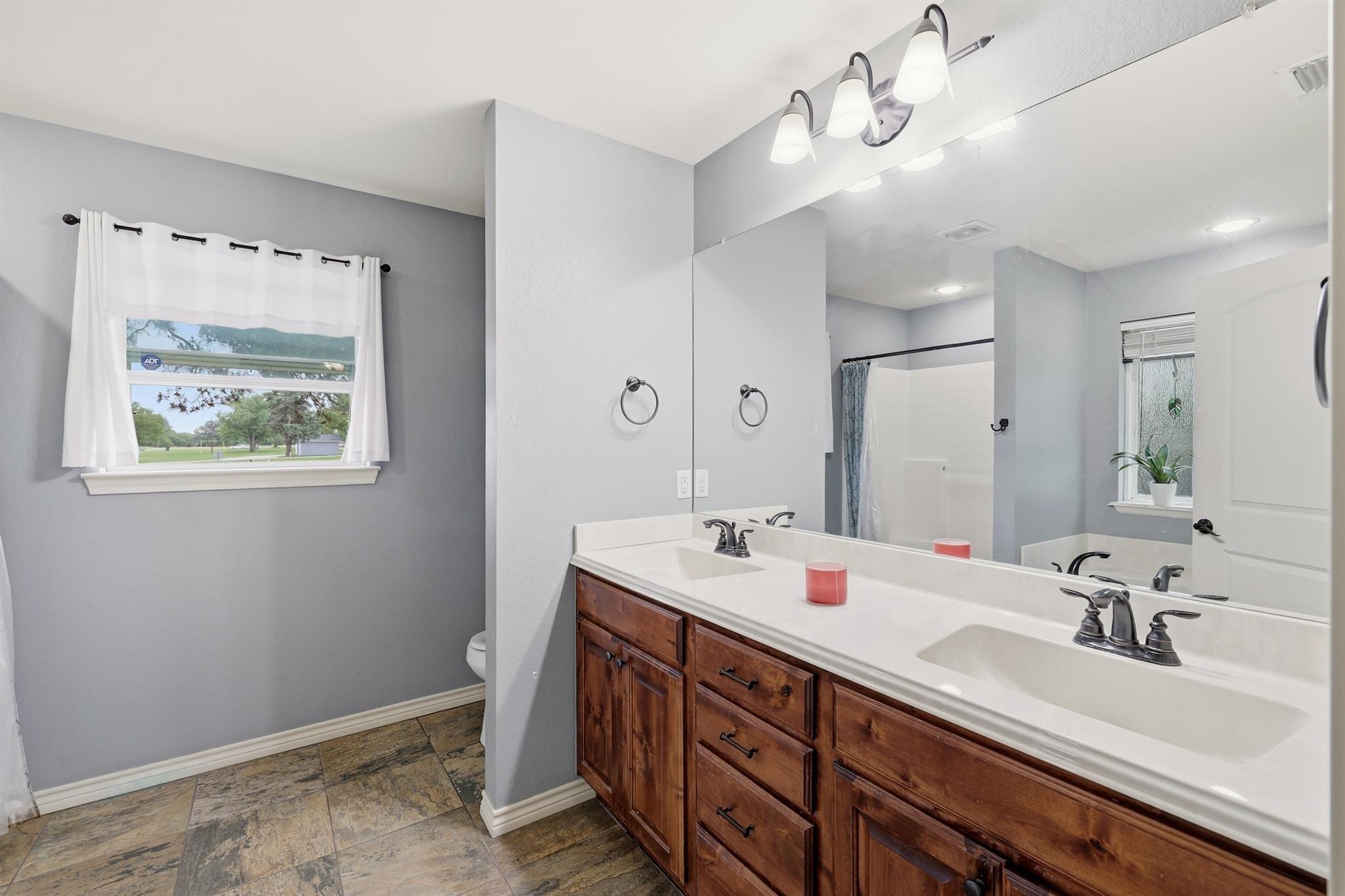 Penny Ln, Lindale, TX 75771