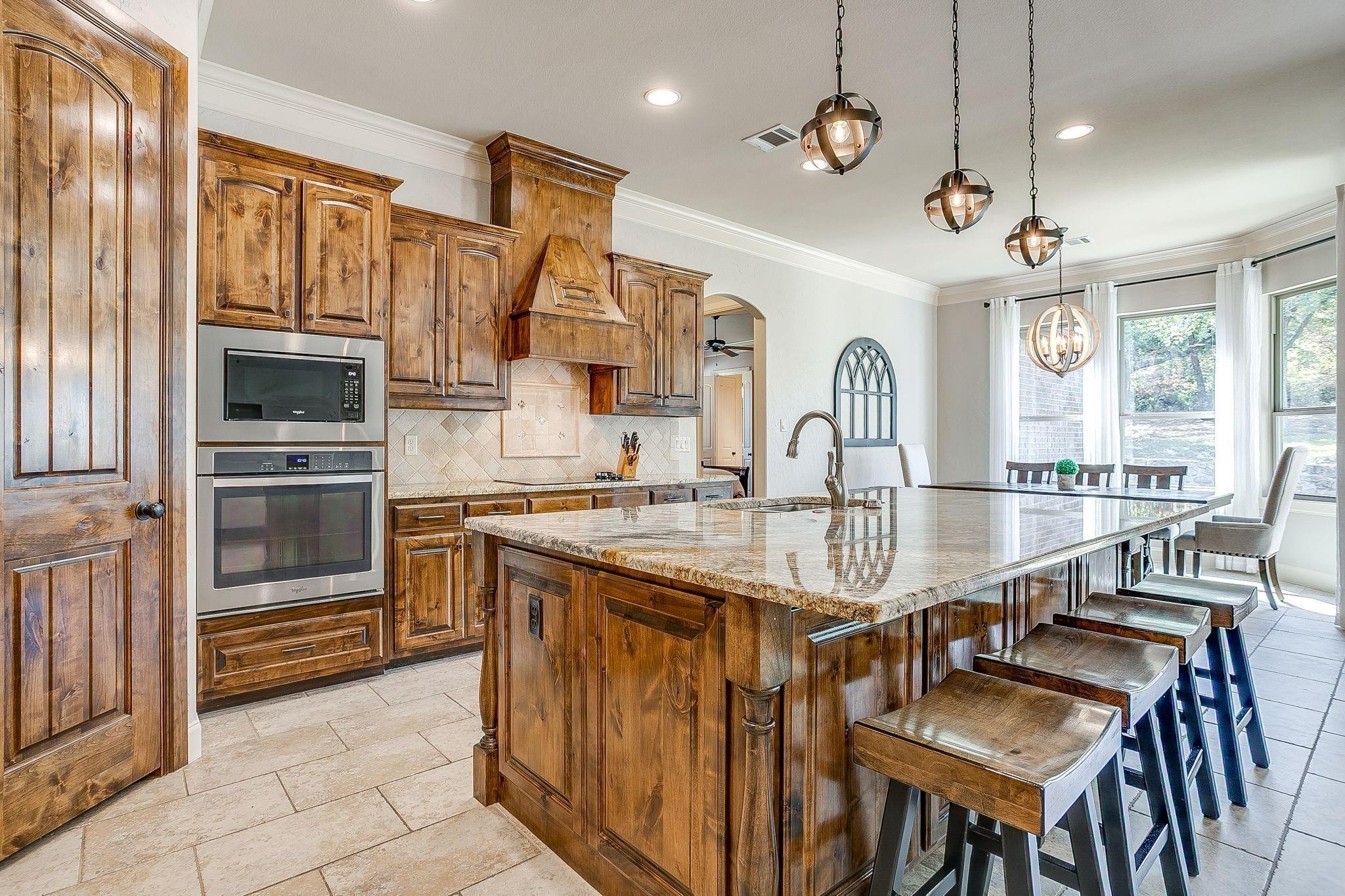 Oak Creeks Ct, Fort Worth, TX 76135