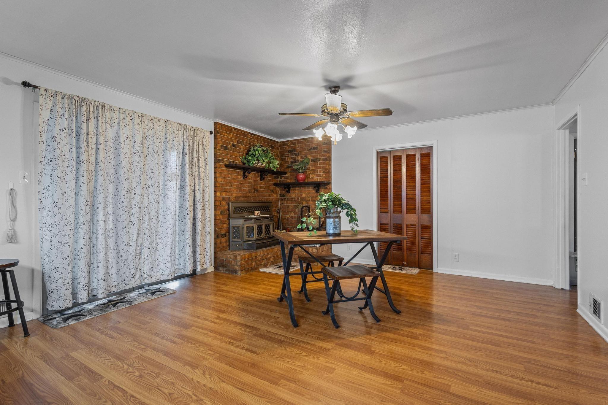 W Hull St, Denison, TX 75020