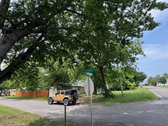 Sherman St, Tioga, TX 76271
