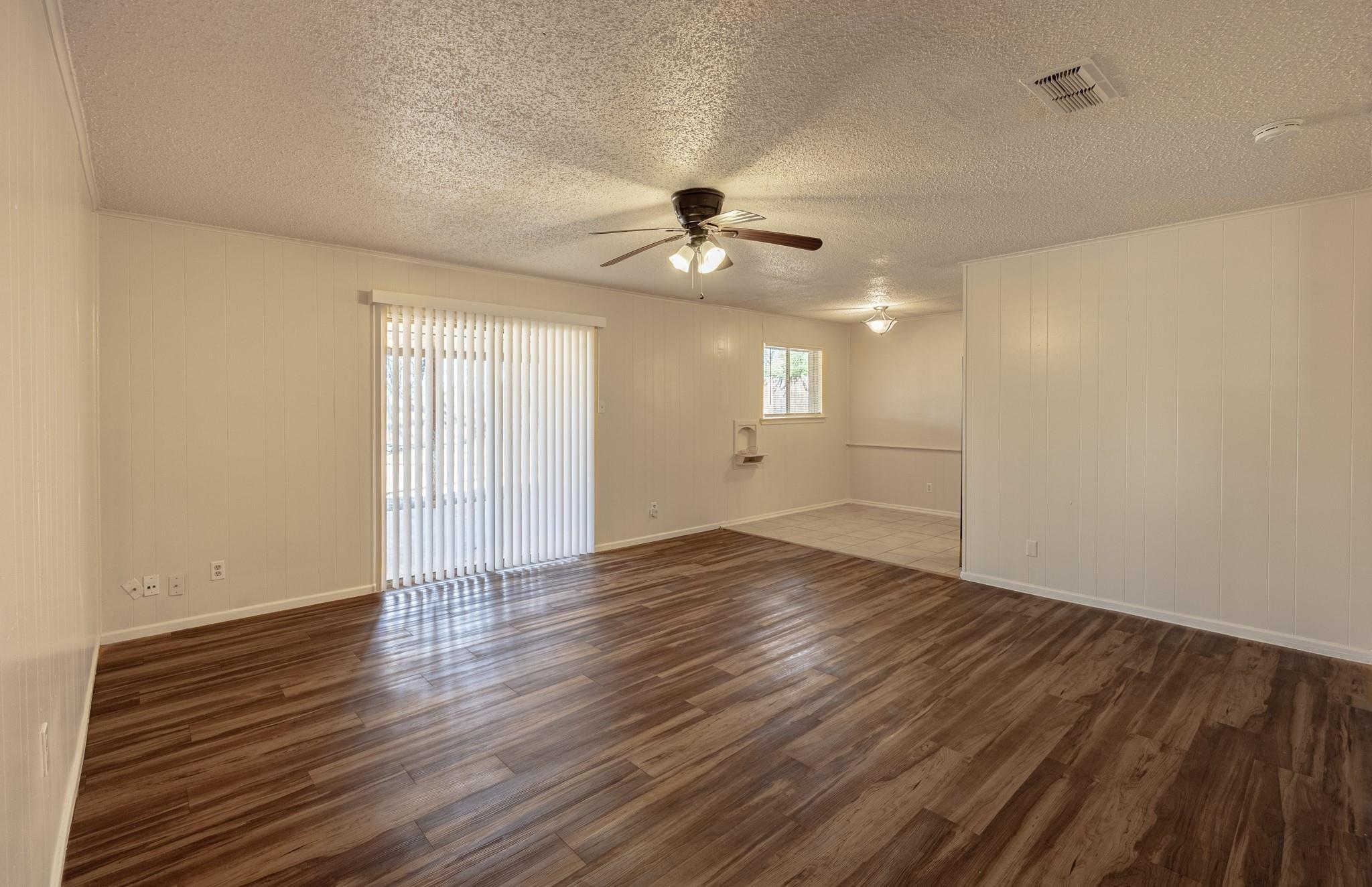Trailwood Dr, Forest Hill, TX 76140