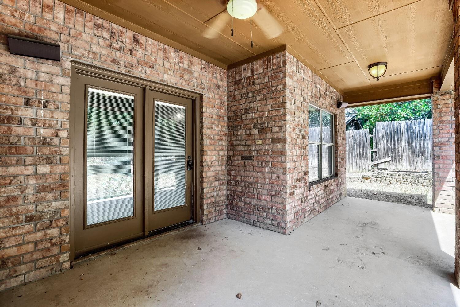 Irwin Dr, Hurst, TX 76053
