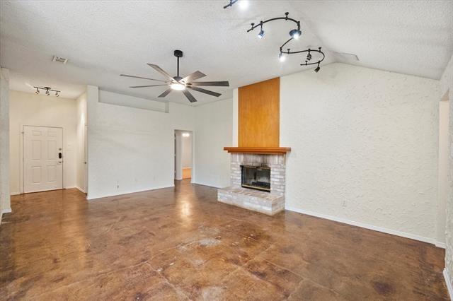 Jolie Dr, Fort Worth, TX 76137