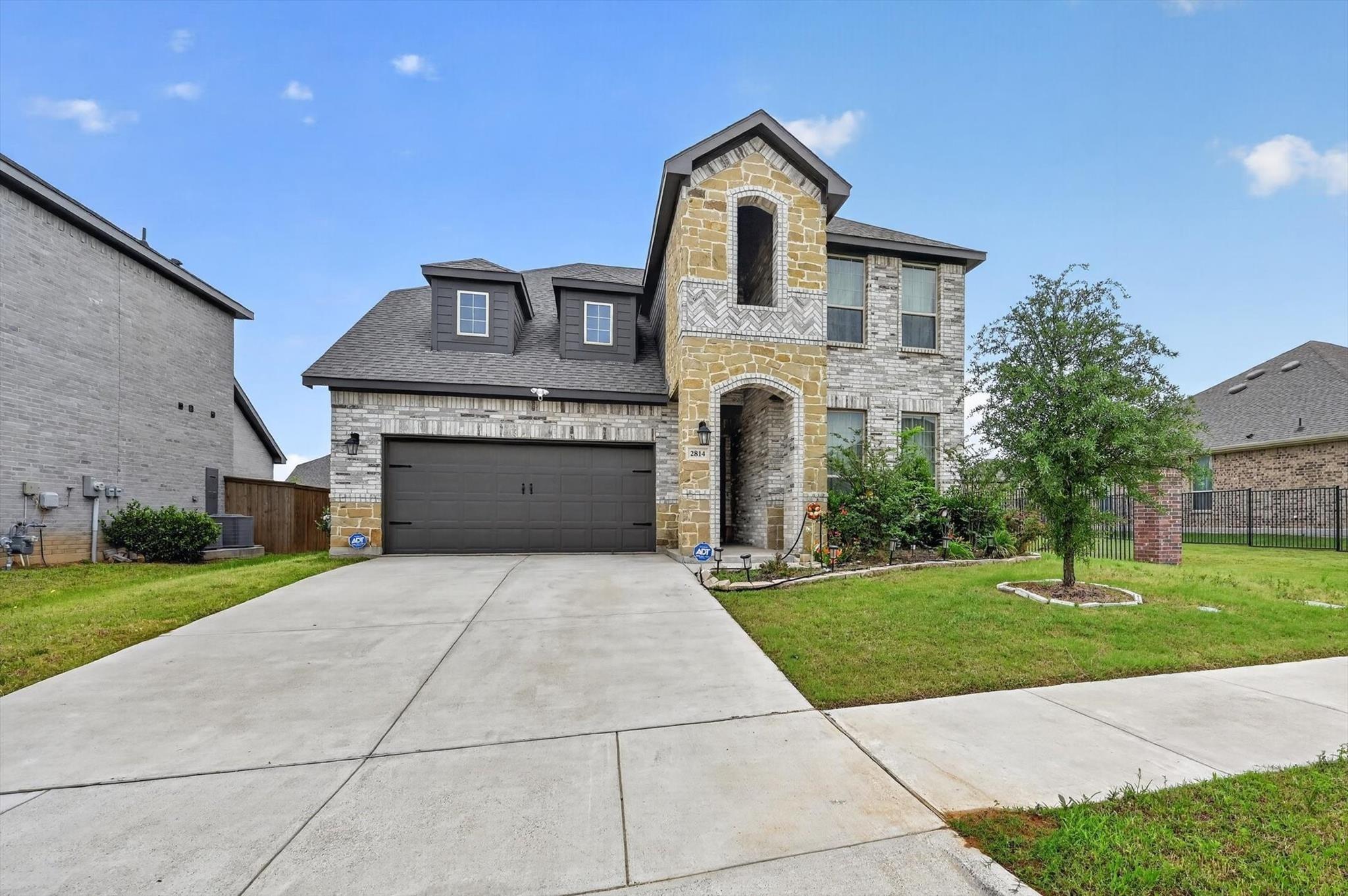 Grand Lookout Ln, Arlington, TX 76001
