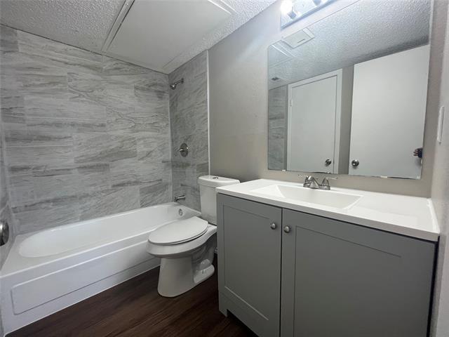 Mary K Ln, Fort Worth, TX 76108
