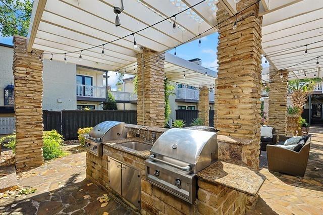 Sandhurst Ln, Dallas, TX 75206