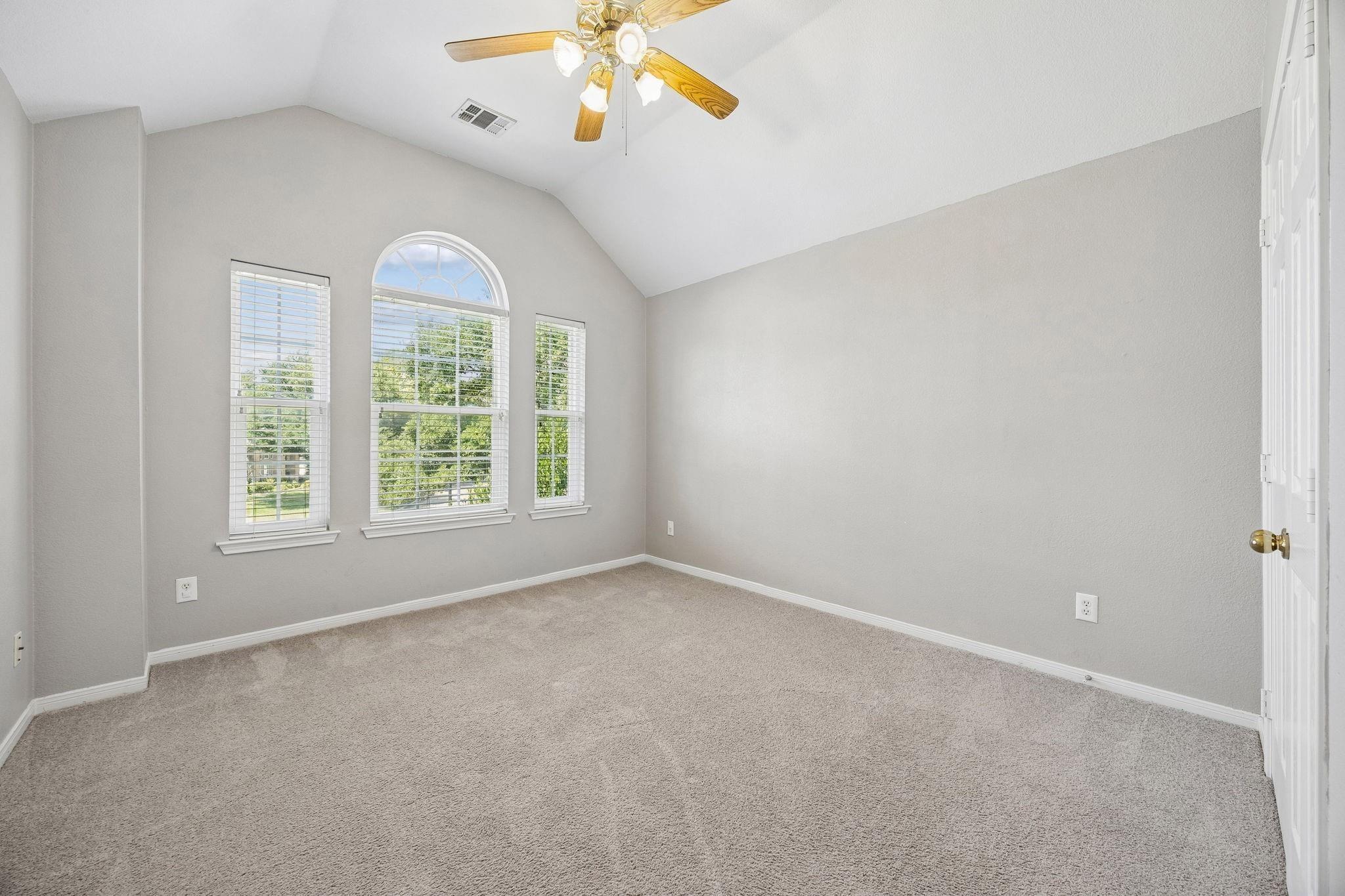 Rolling Rock Dr, Roanoke, TX 76262