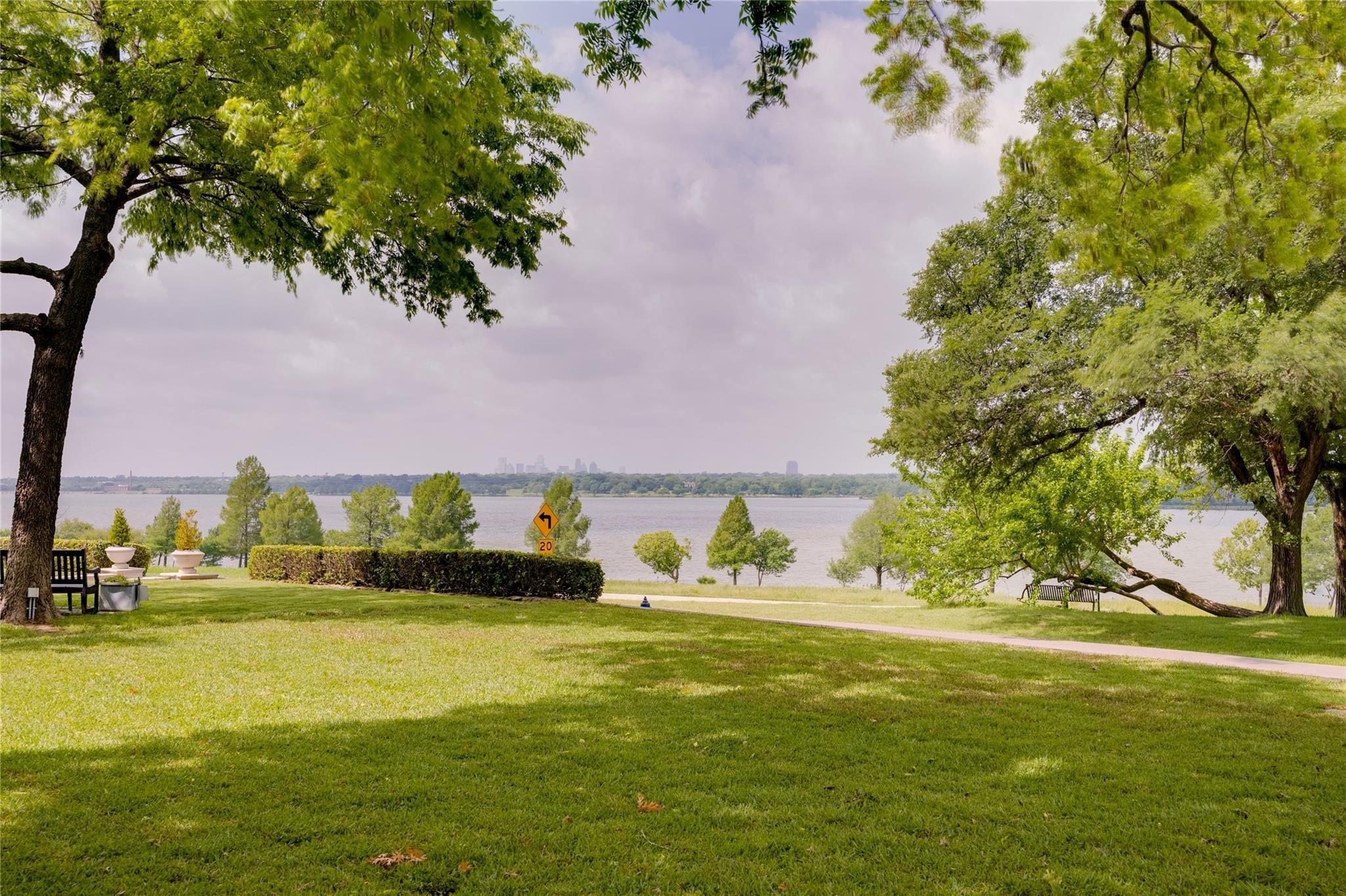 W Lake Highlands Dr, Dallas, TX 75218
