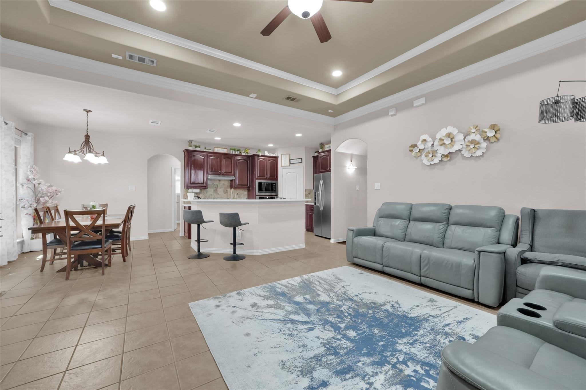 Mira Lago Ln, Arlington, TX 76017