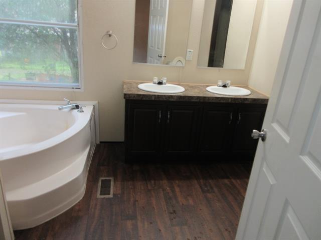 Lintwin Cir, Benton, LA 71006