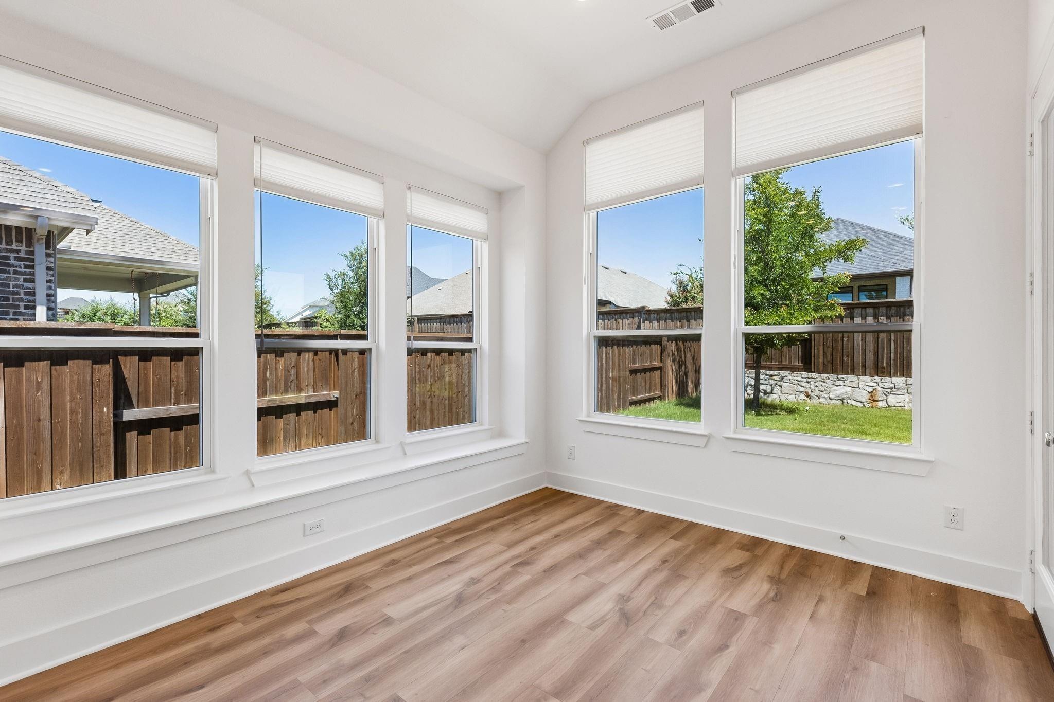 Mcdougall Crk, Van Alstyne, TX 75495