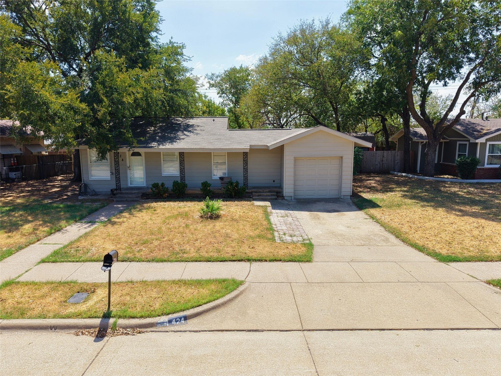 E Ellen Ave, Hurst, TX 76053