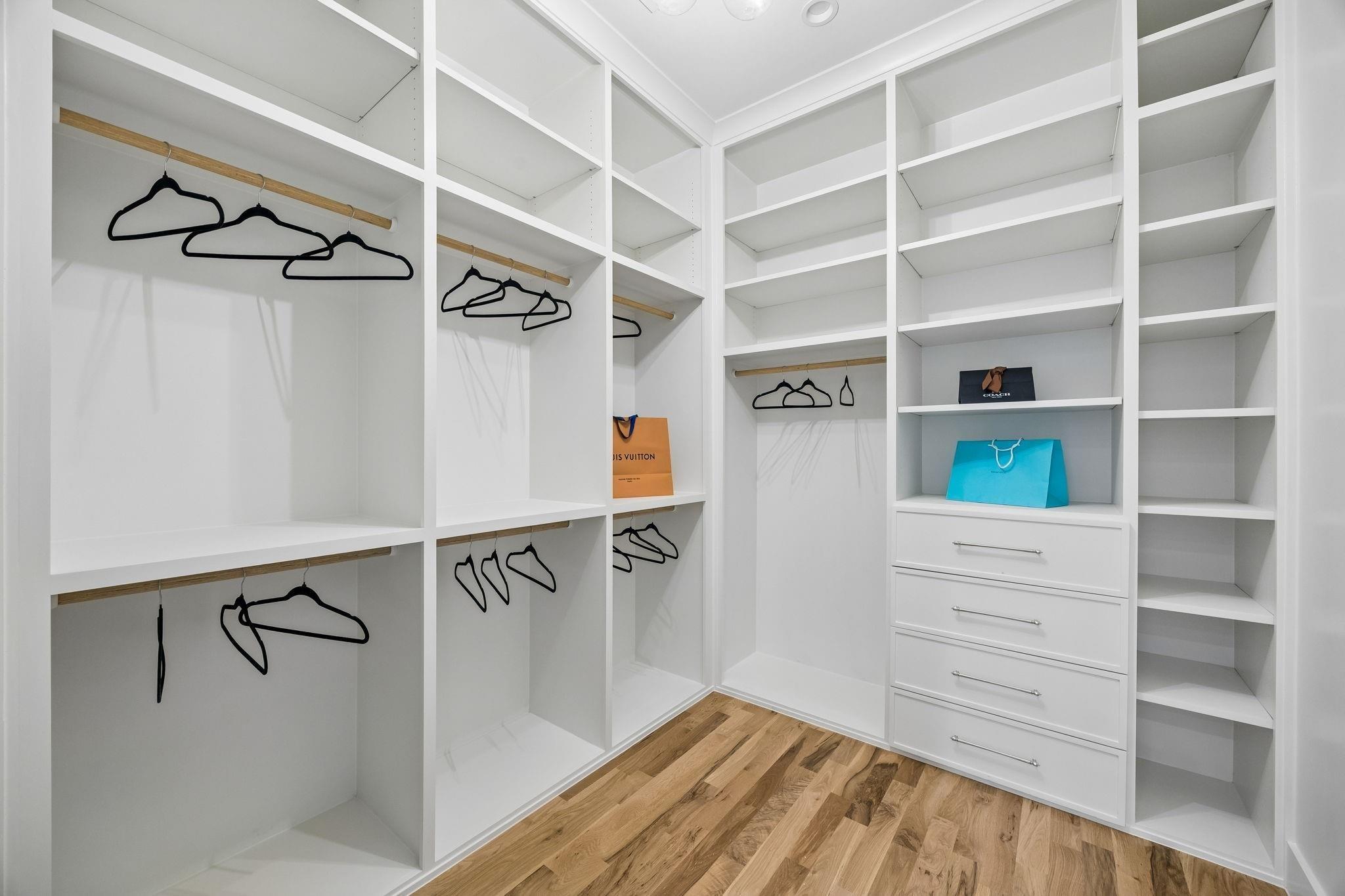 Middle Cove Dr, Dallas, TX 75248