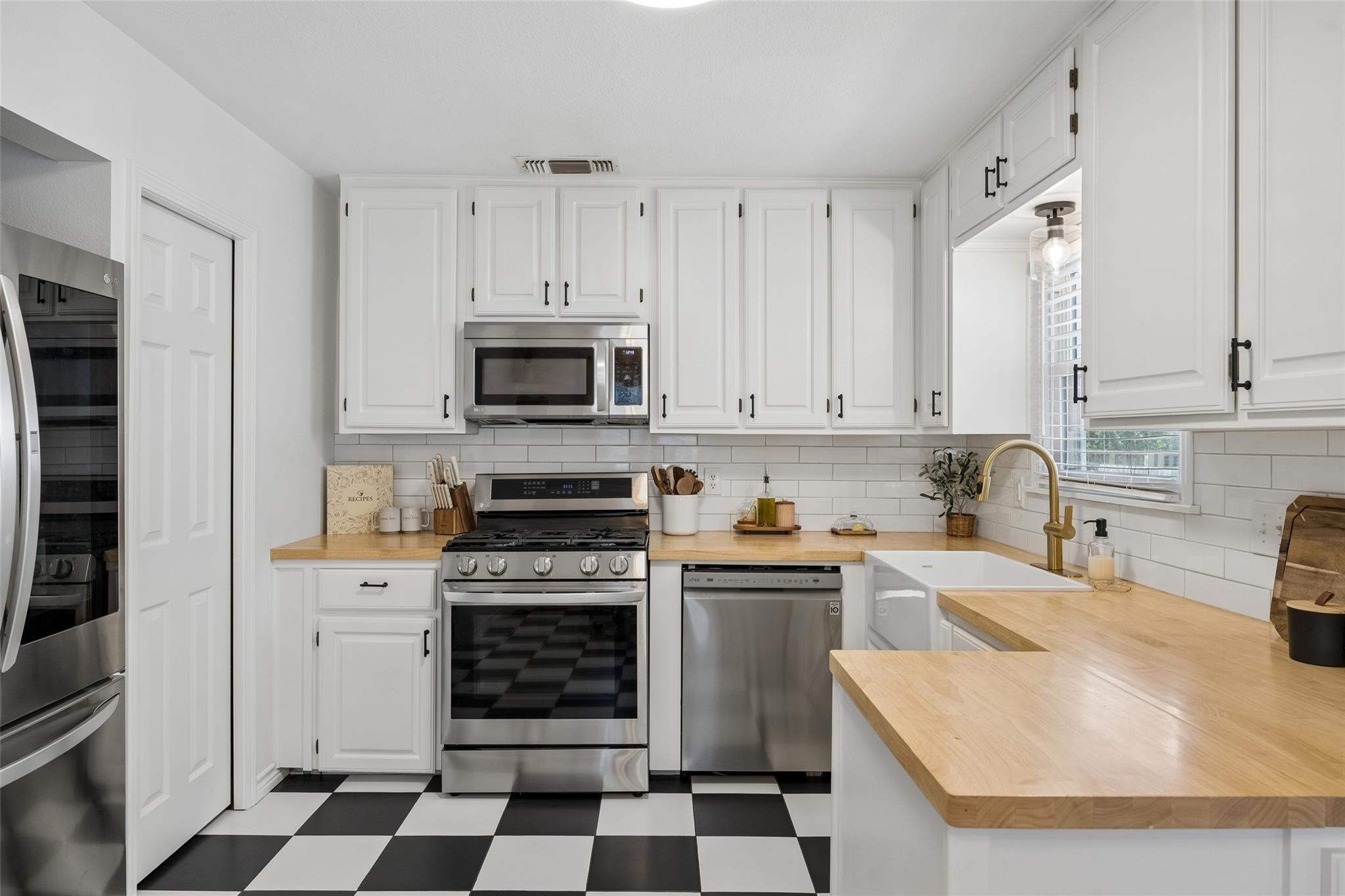 Olive Pl, Fort Worth, TX 76116