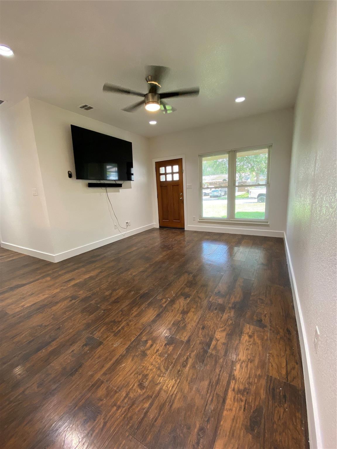 W Cober Dr, Grand Prairie, TX 75051