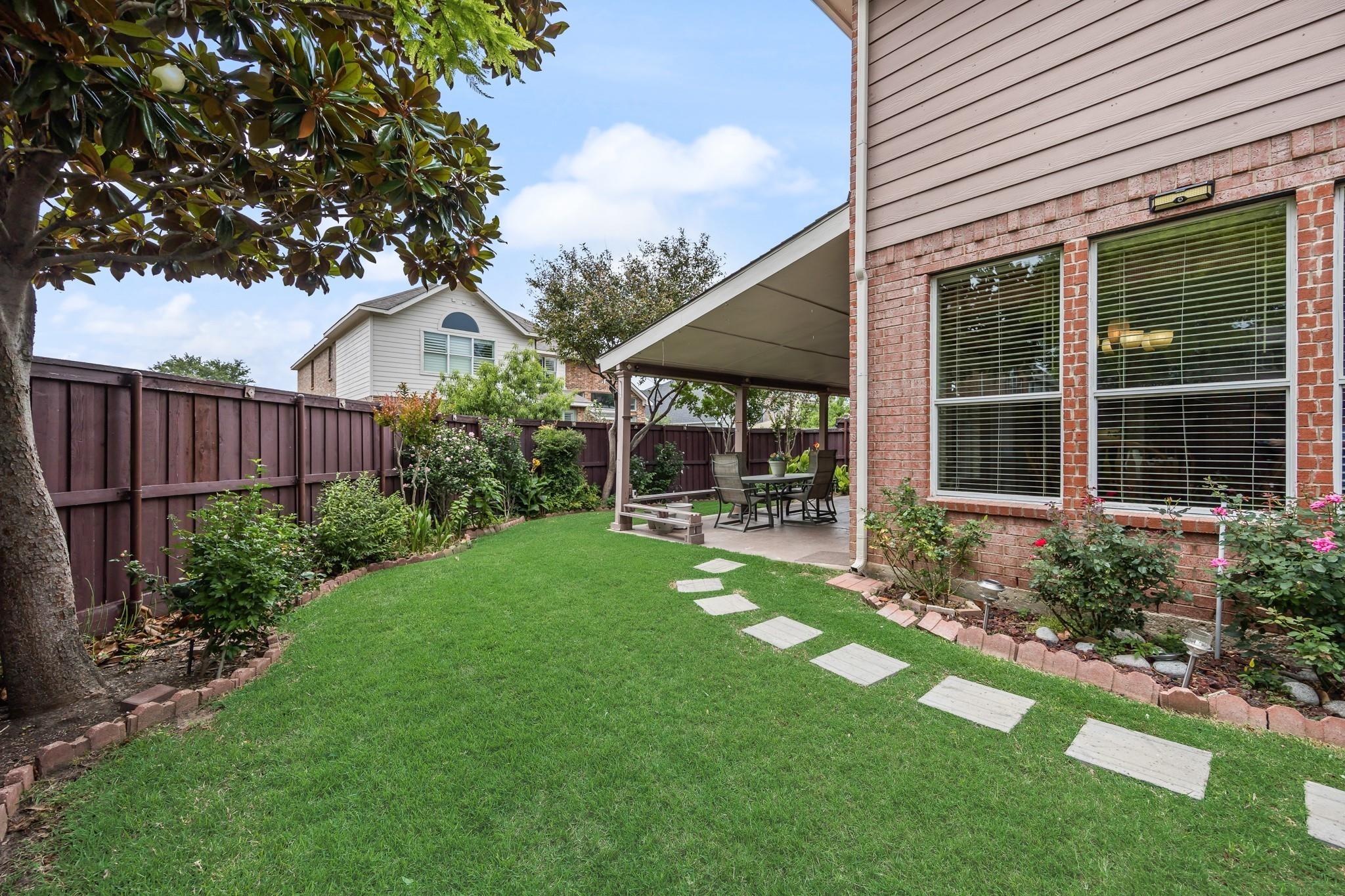 Weathered Wood Ln, Garland, TX 75040