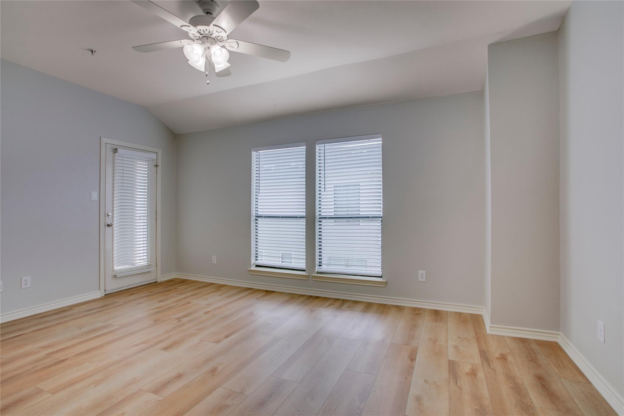 Stutz Dr, Dallas, TX 75235