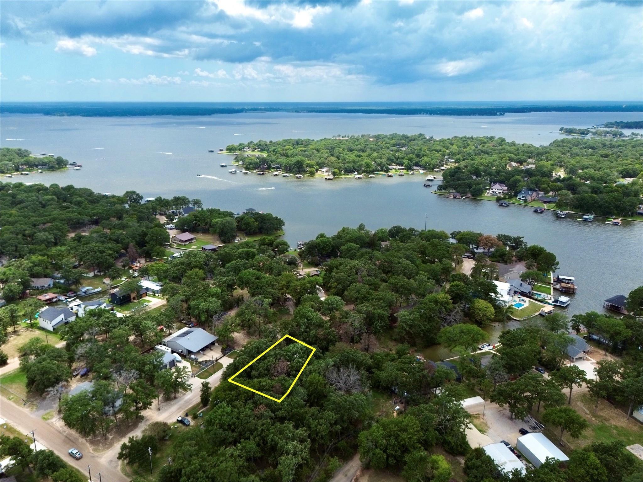 Lowe Dr, Mabank, TX 75156