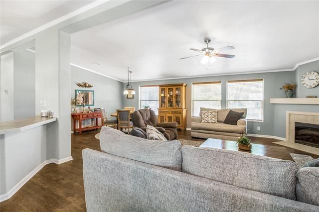 E Mesquite St, Coleman, TX 76834