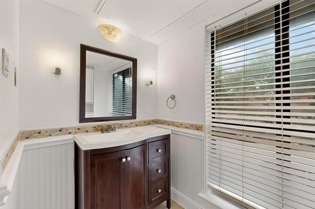 Holly Hill Dr, Dallas, TX 75231