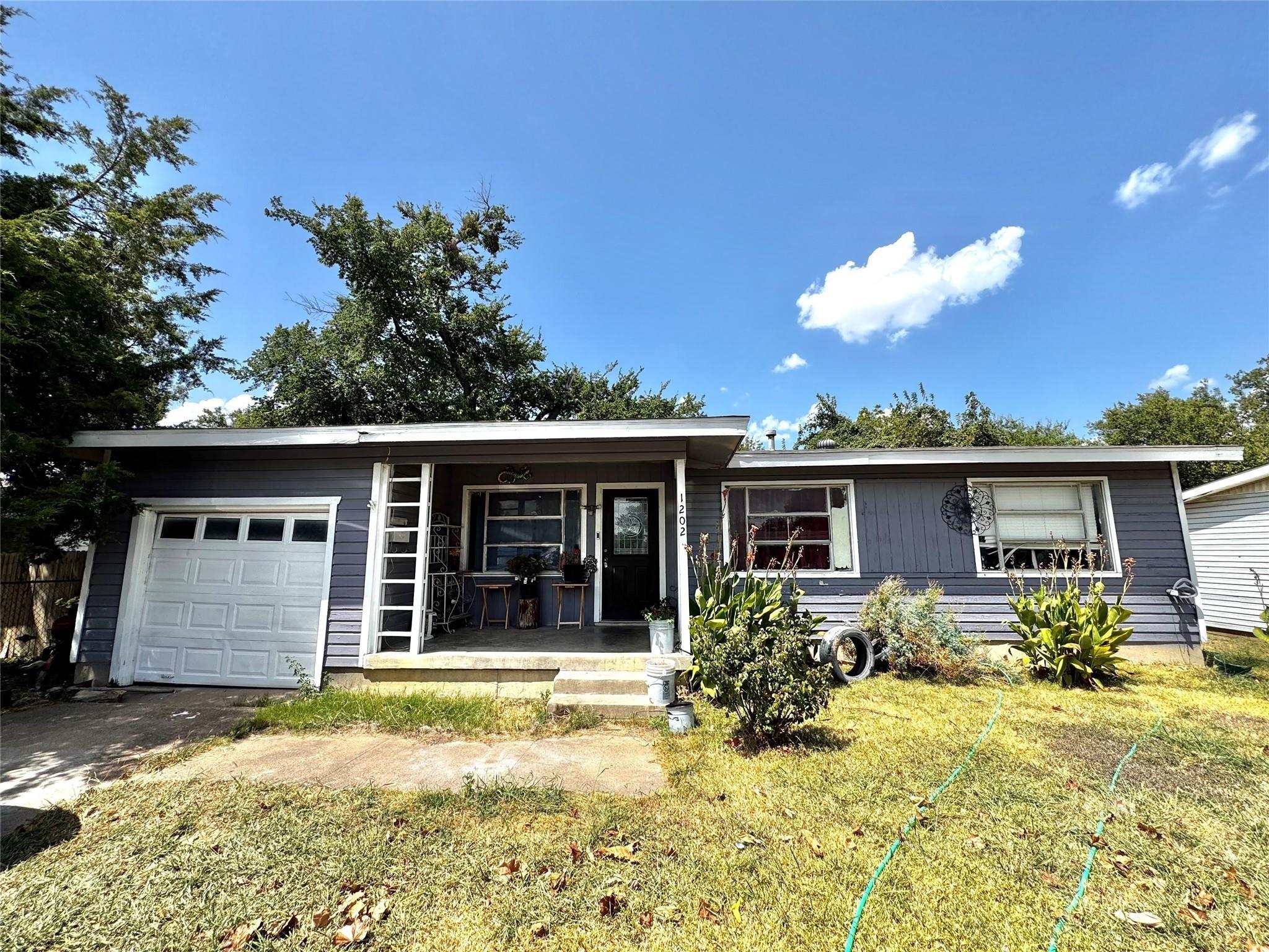 Huddleston Dr, Grand Prairie, TX 75050