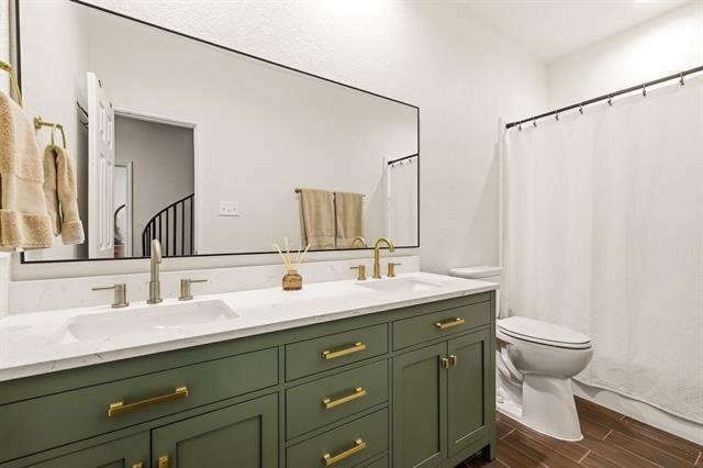 Holly Ln, Lewisville, TX 75067