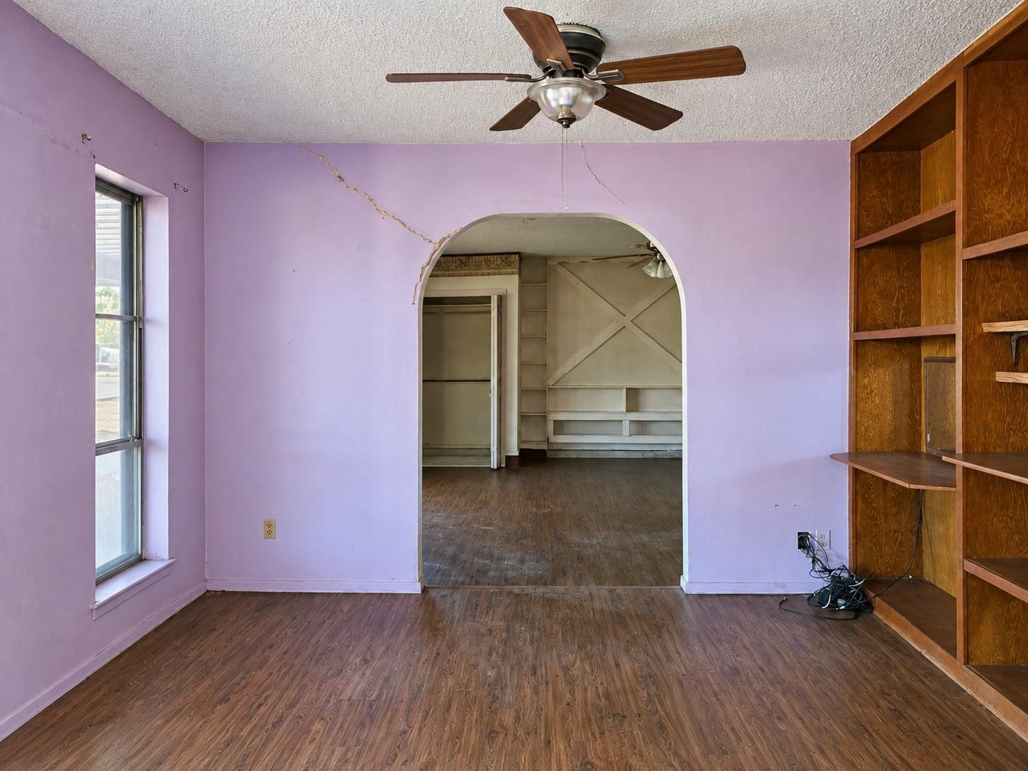 Mink Dr, Haltom City, TX 76117