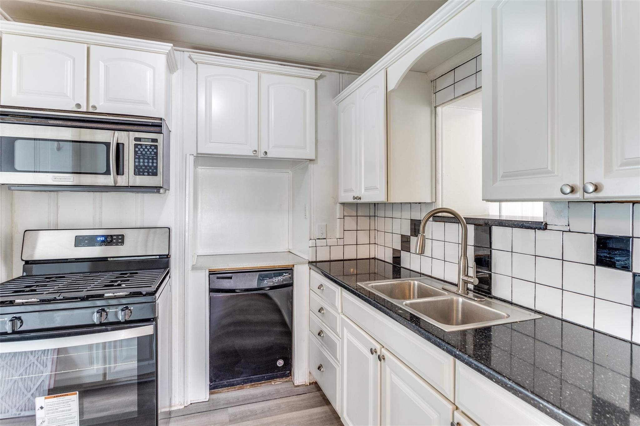 Calmont Ave, Fort Worth, TX 76107