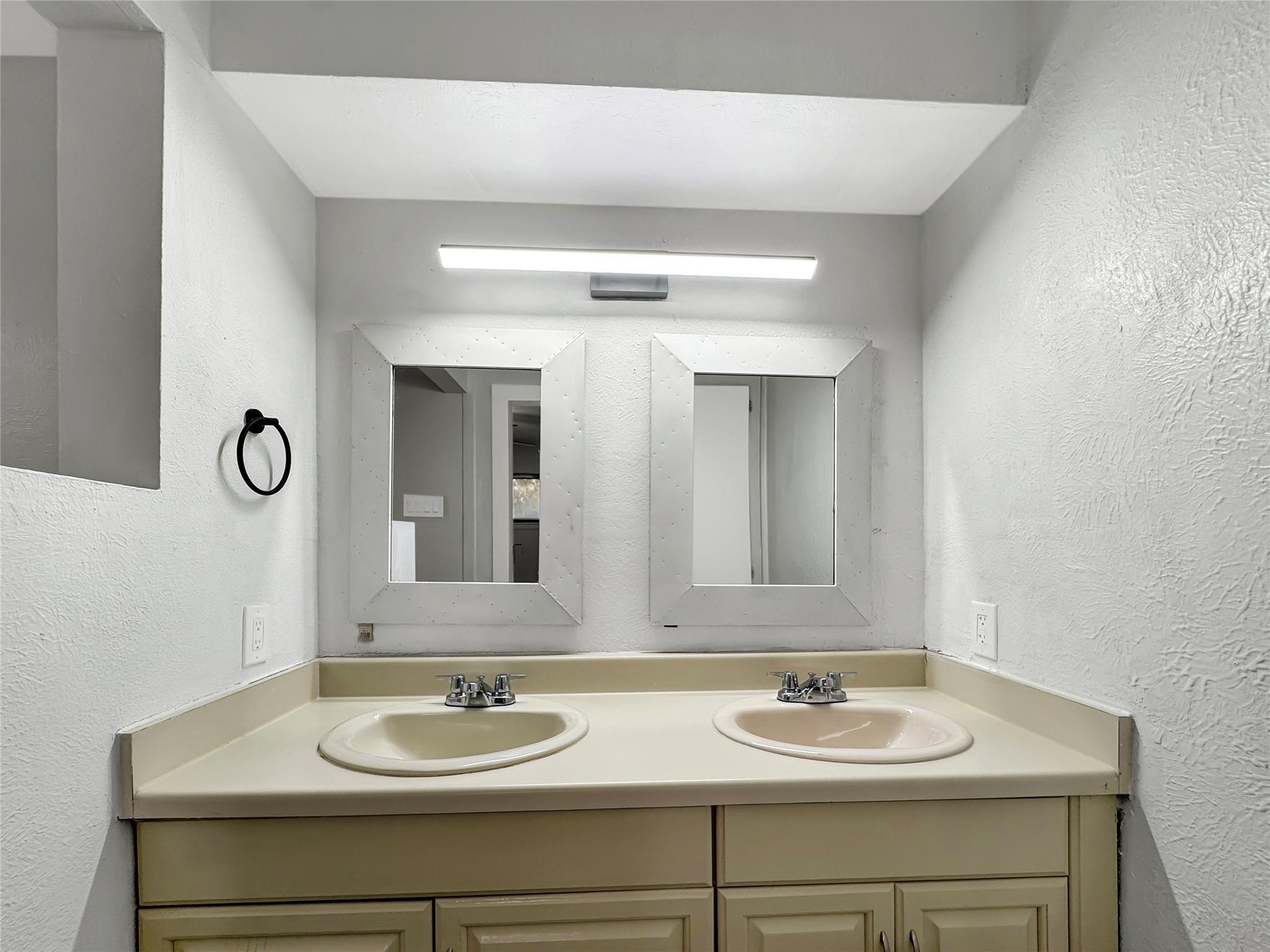 Kolloch Dr, Dallas, TX 75216