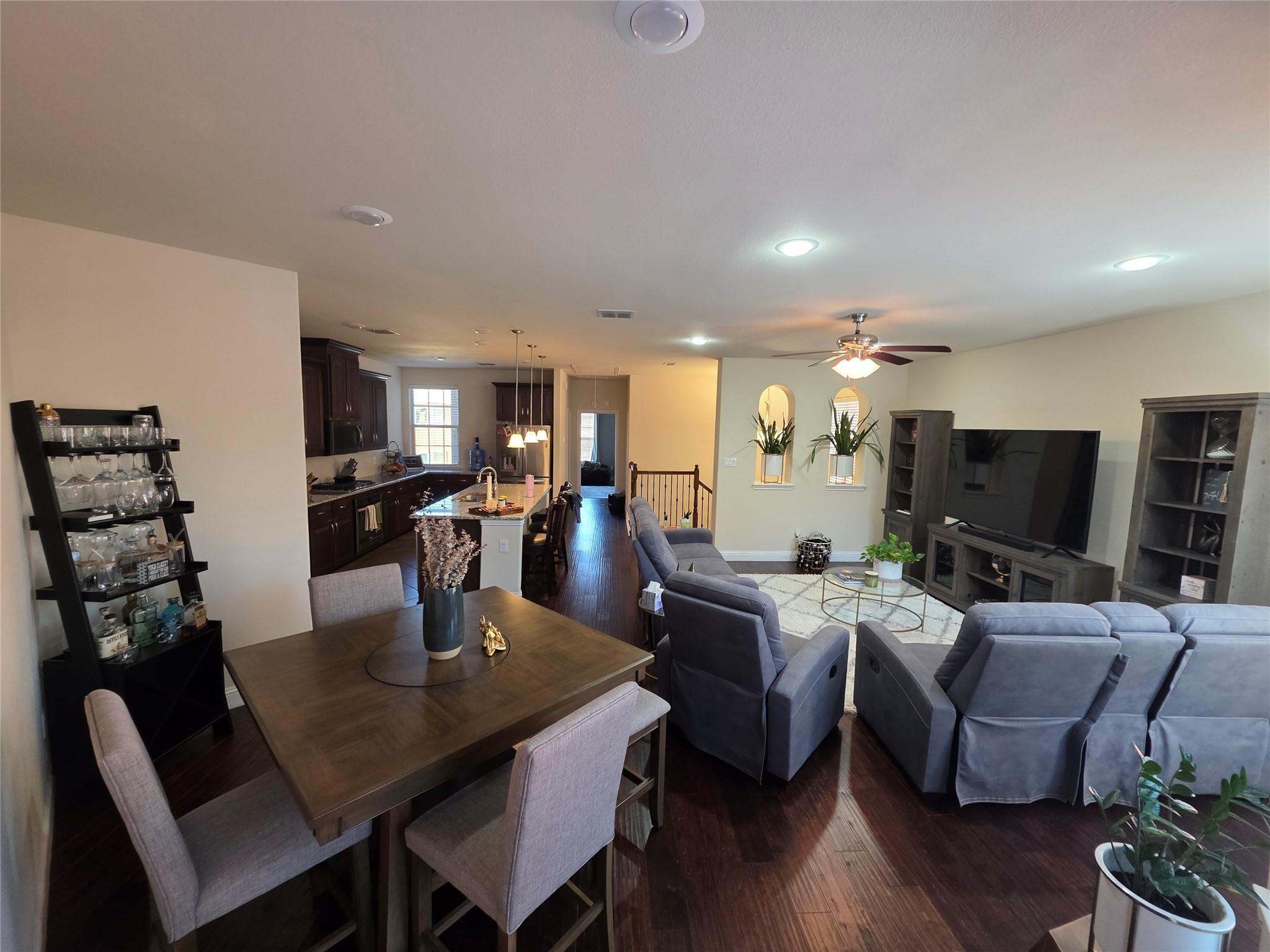 Venice Dr, Grand Prairie, TX 75054