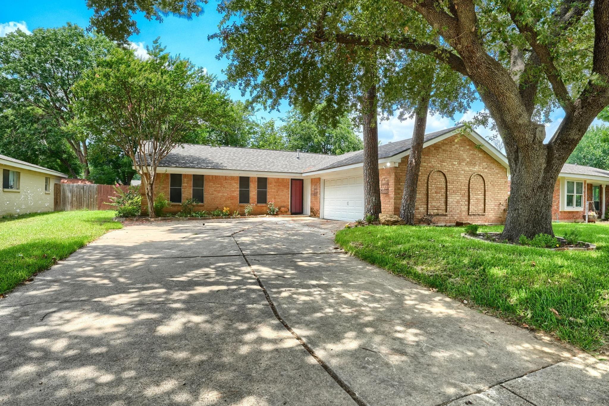 Prestwick St, Bedford, TX 76022