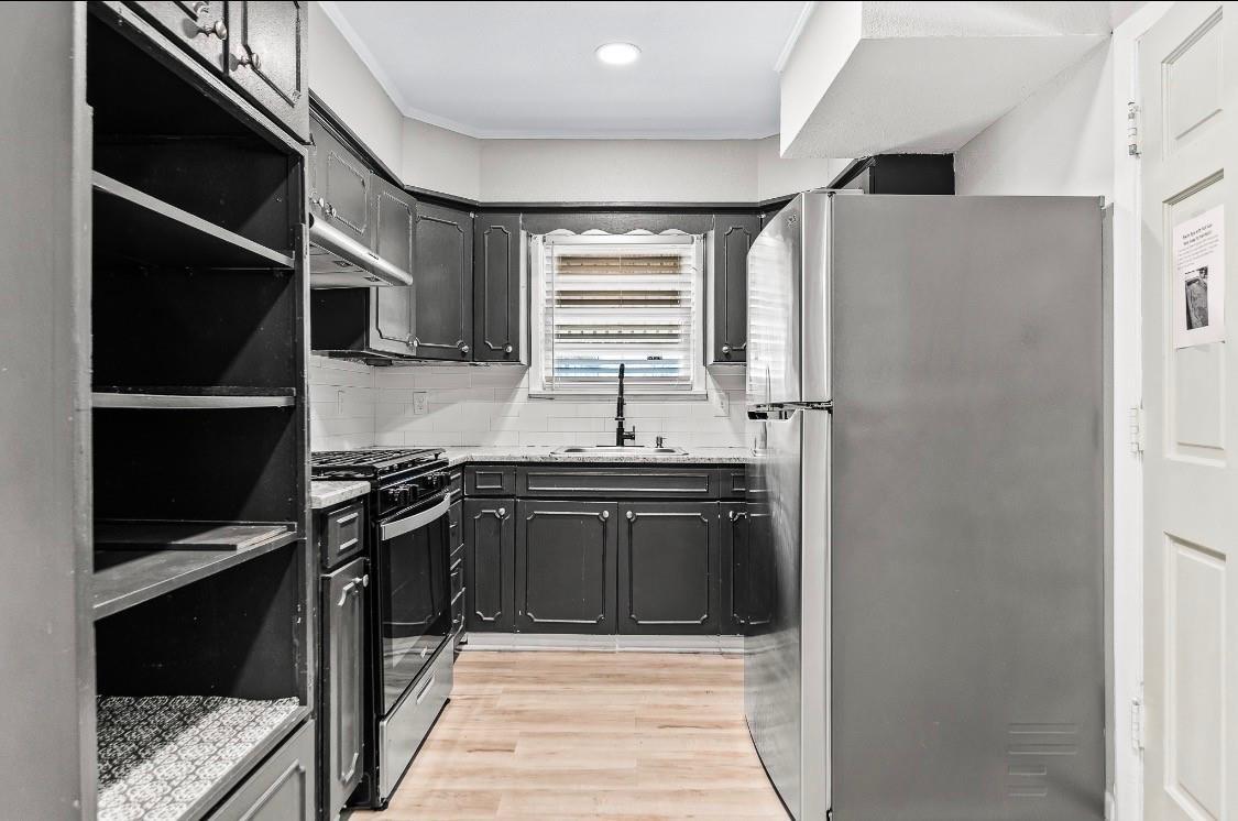 Falls Dr, Dallas, TX 75211
