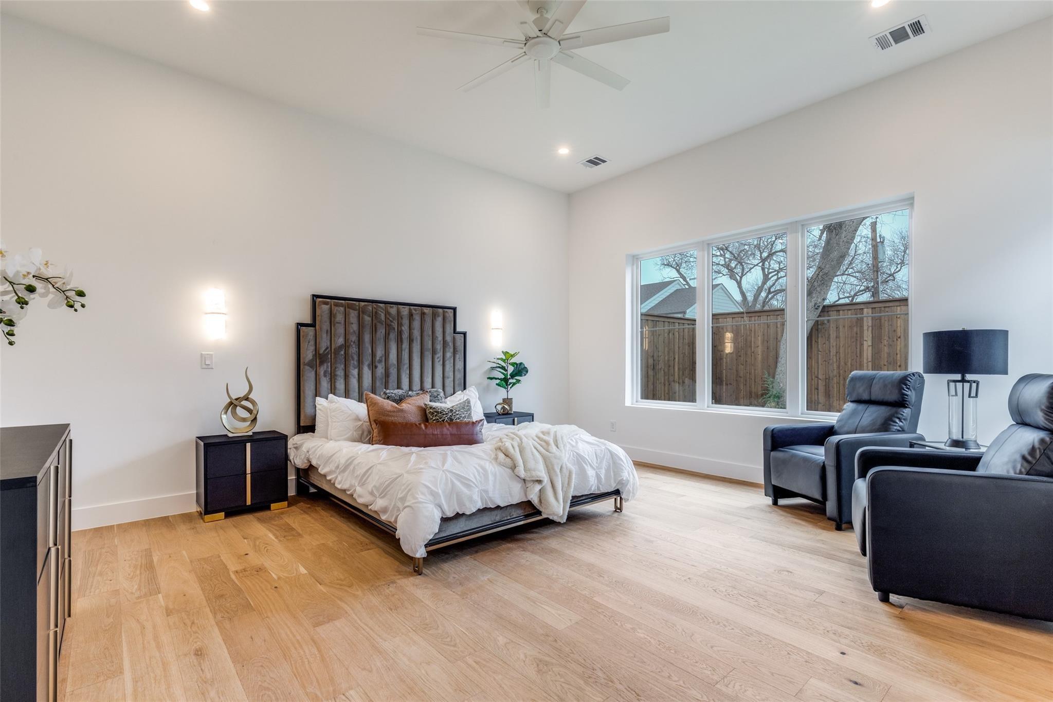 Manana Dr, Dallas, TX 75220