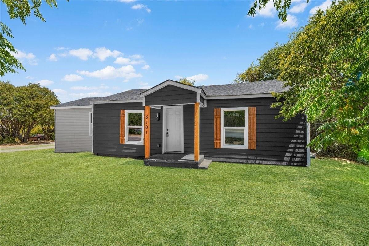 Miller Ave, Fort Worth, TX 76119
