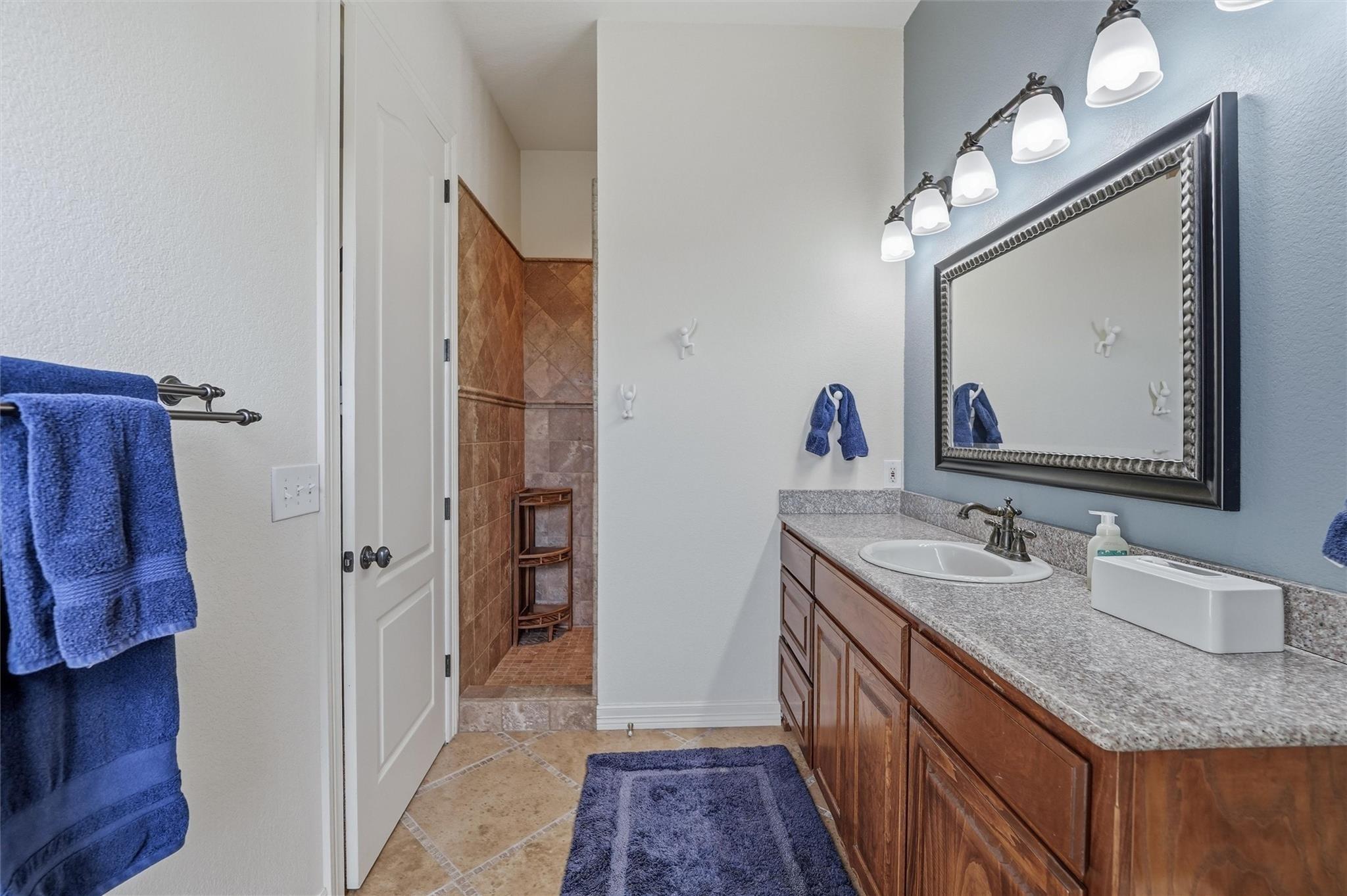 W Hells Gate Dr, Strawn, TX 76475