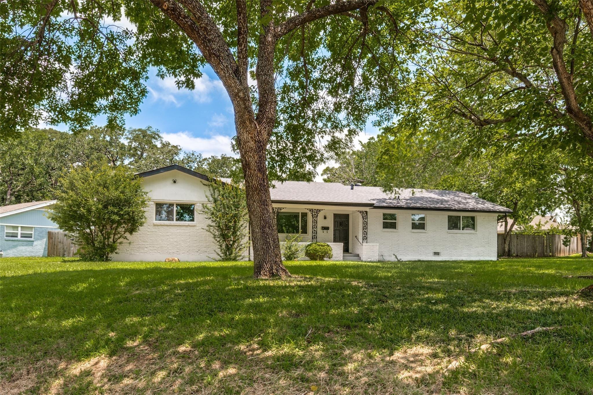 Karla Dr, Hurst, TX 76053