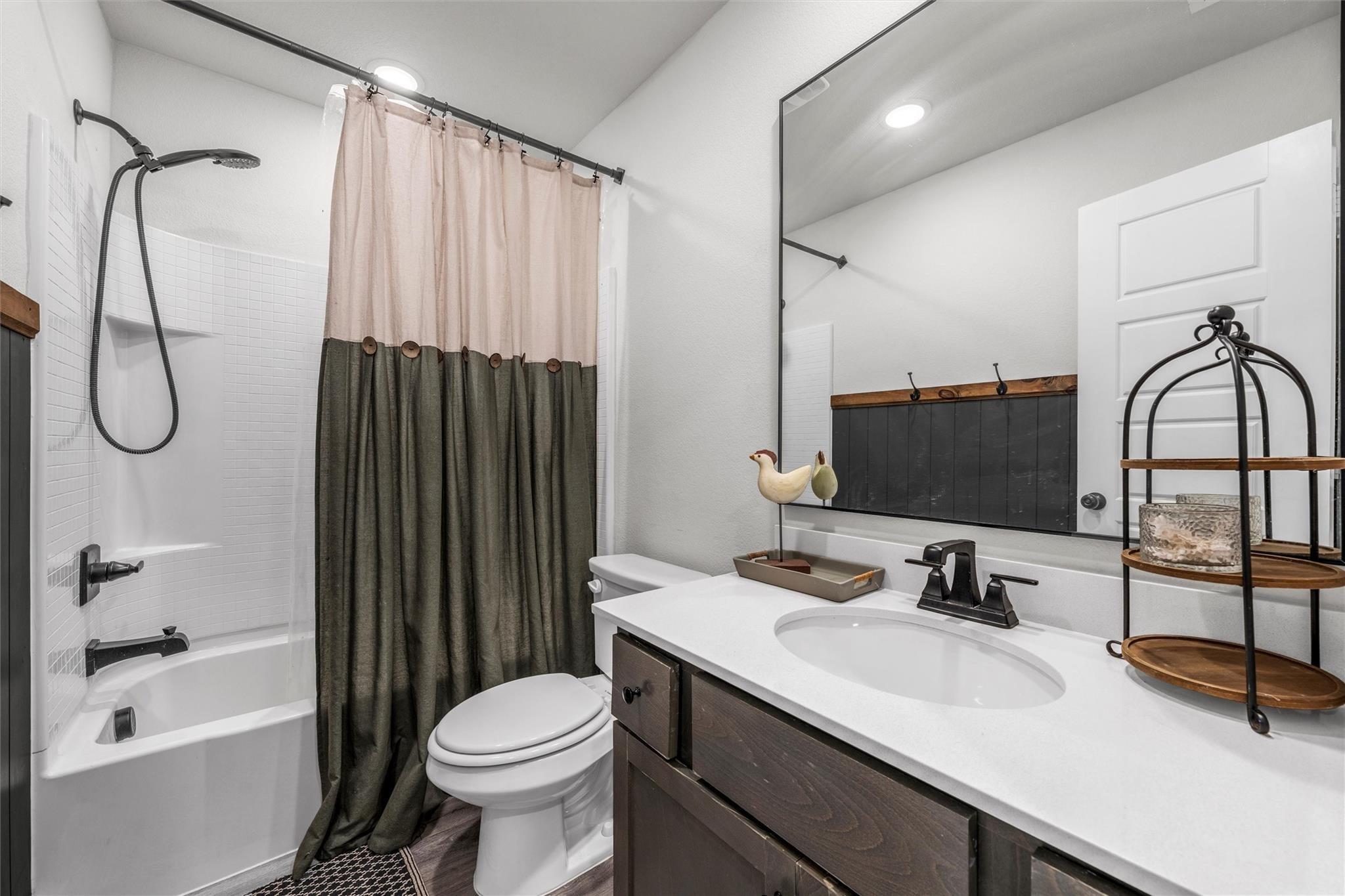 Olivia St, Hillsboro, TX 76645