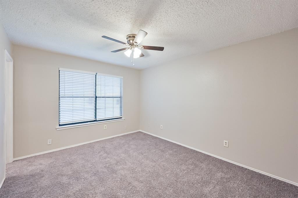 Woodland Ct, Kennedale, TX 76060