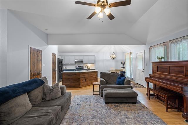 Frederick Cir, Flint, TX 75762