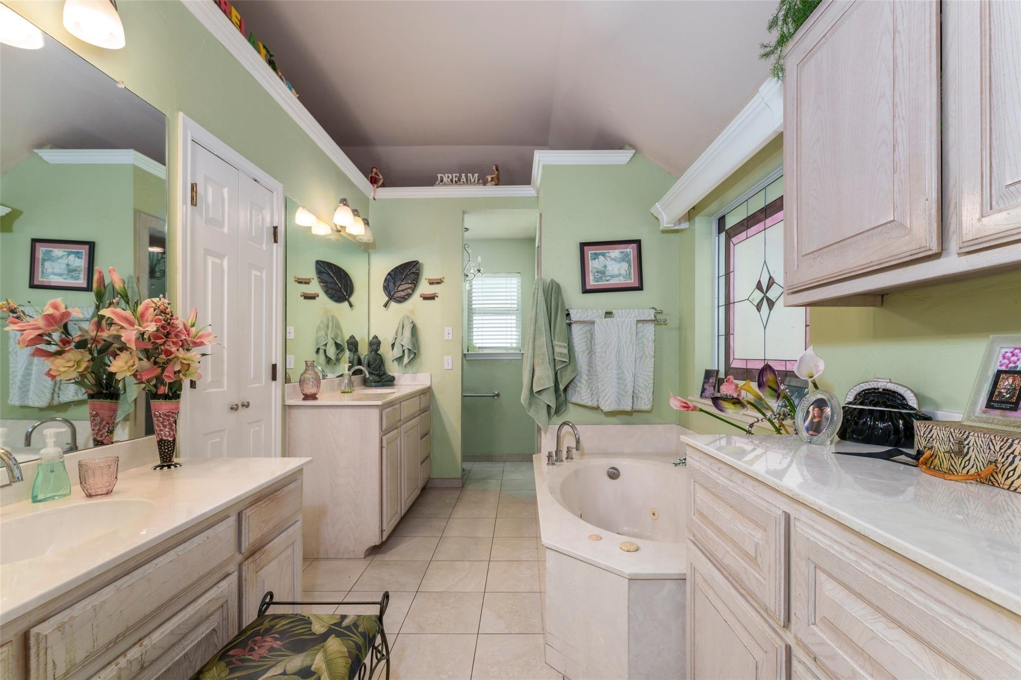 Landover Hills Ln, Arlington, TX 76017