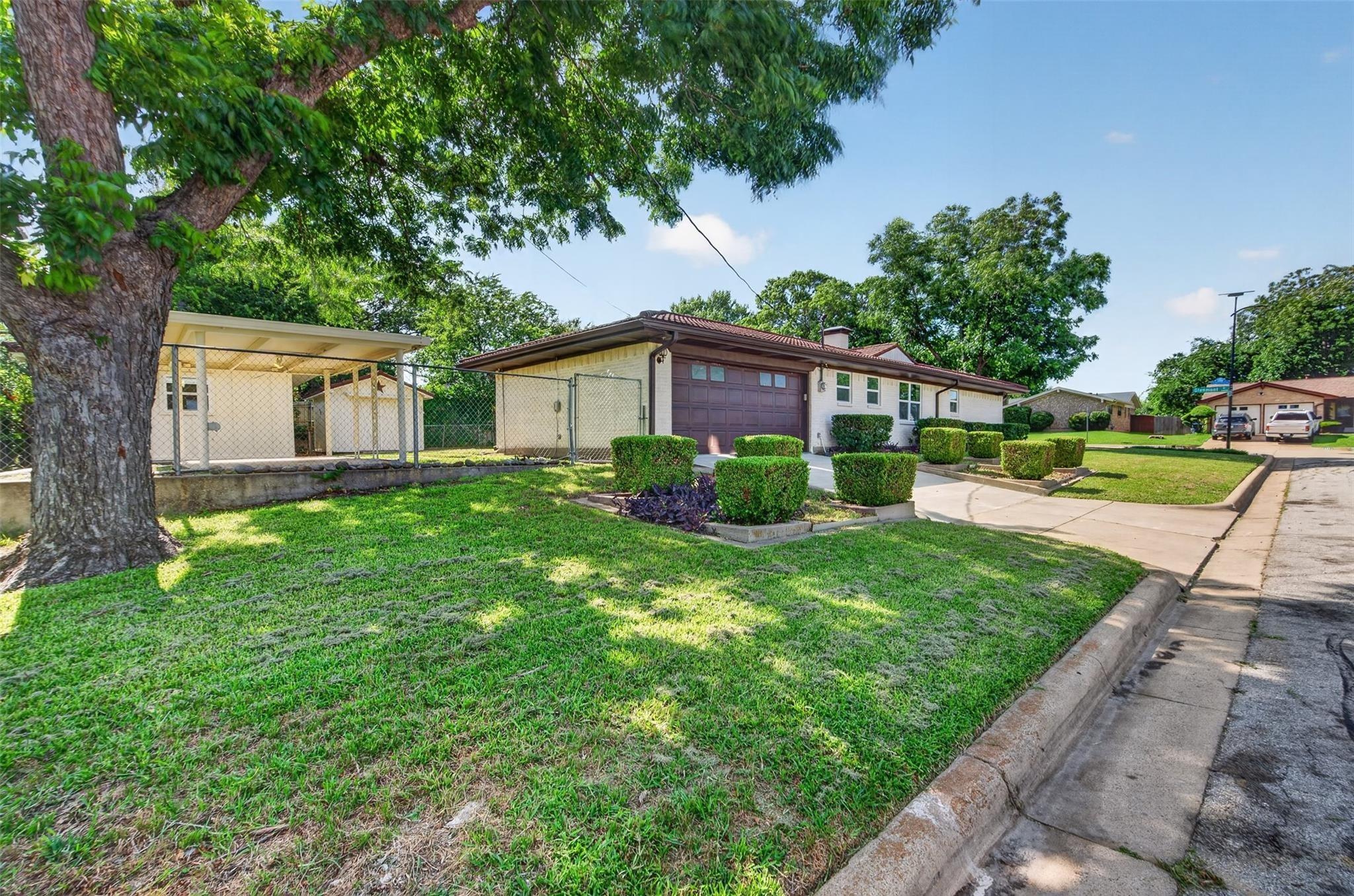 Glenmont Dr, Fort Worth, TX 76133