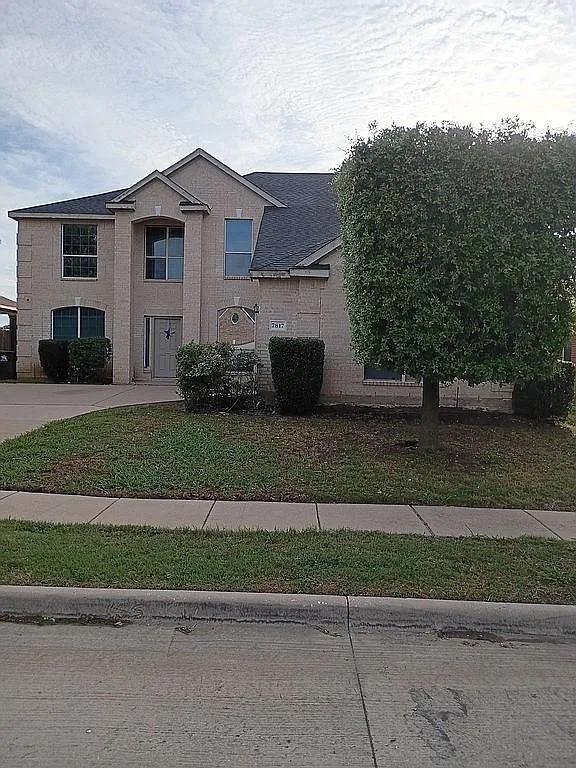 Longbow Ln, Arlington, TX 76002